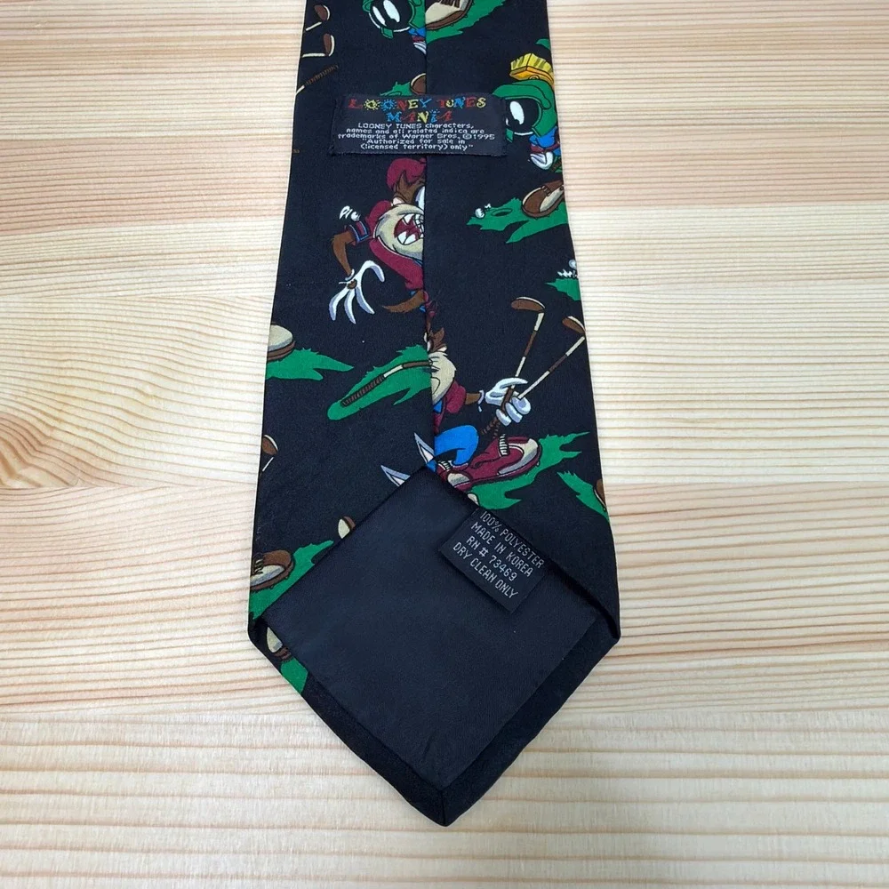 VTG 95 Looney Tunes Mania Golf Tie Men Black Bugs Bunny Marvin Martian Taz Daffy